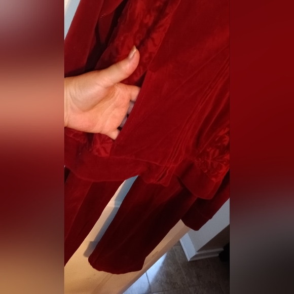 Valour Red Warm up Suit Medium - Picture 12 of 12